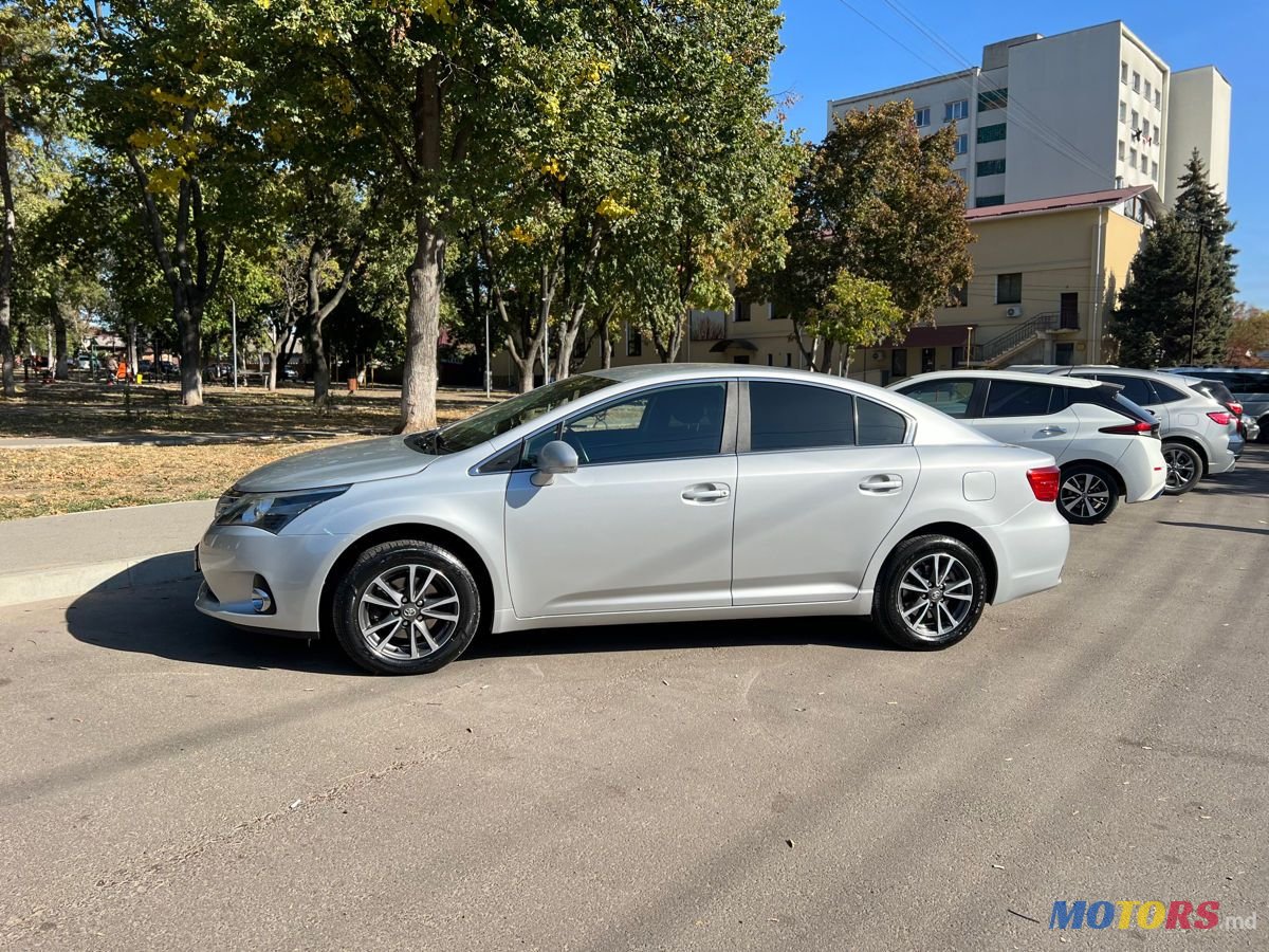 2013' Toyota Avensis photo #2