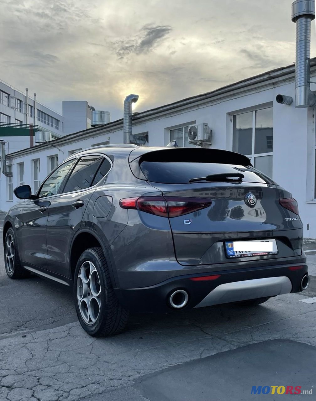 2017' Alfa Romeo Stelvio photo #5