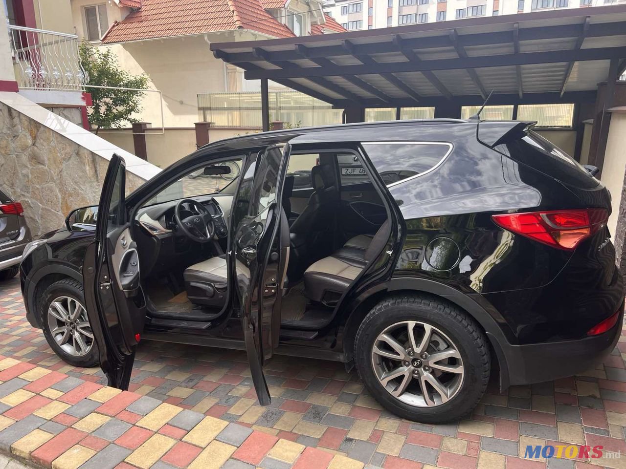 2014' Hyundai Santa Fe photo #3