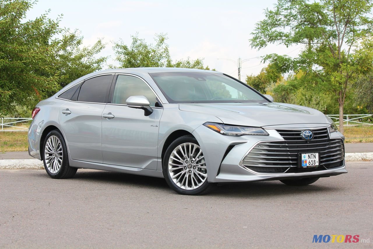 2020' Toyota Avalon photo #3