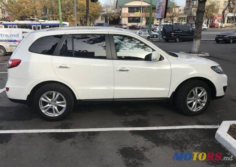 2011' Hyundai Santa Fe photo #1