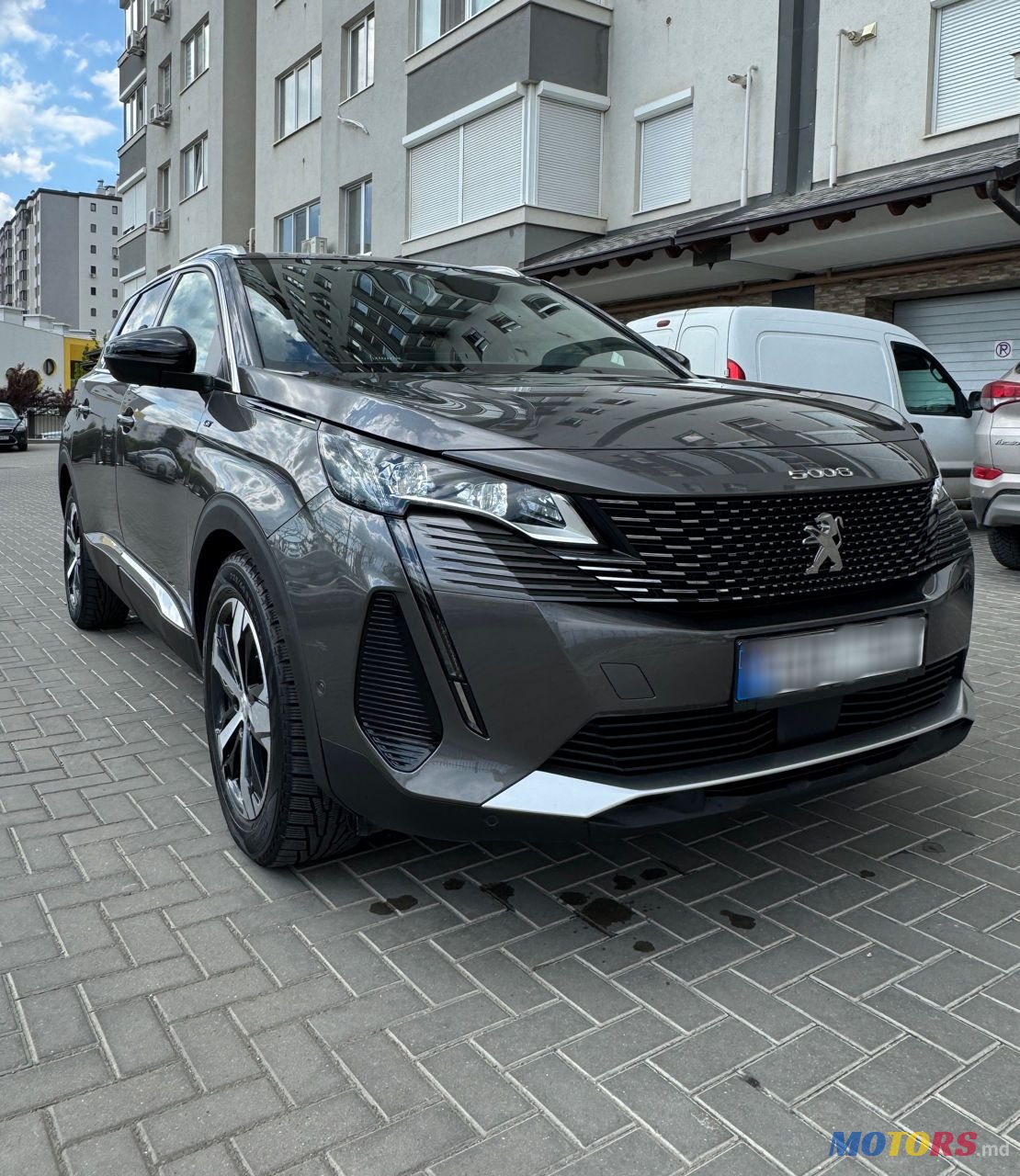 2023' Peugeot 5008 photo #2