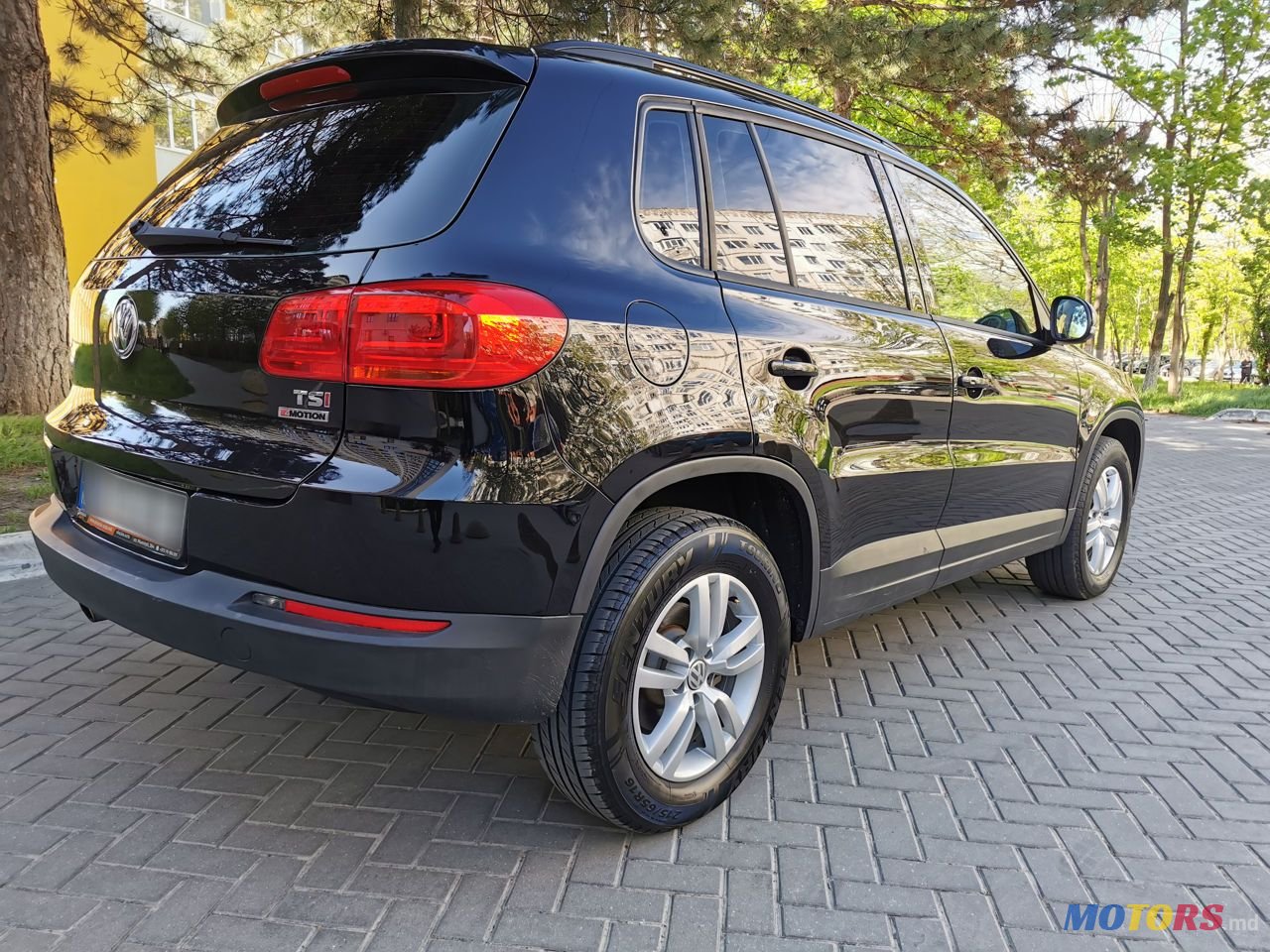 2016' Volkswagen Tiguan photo #3