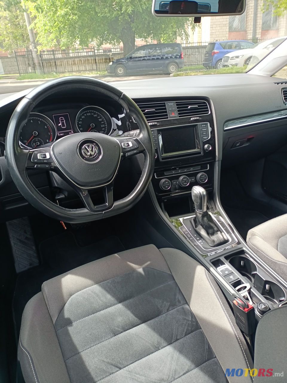 2014' Volkswagen Golf photo #2