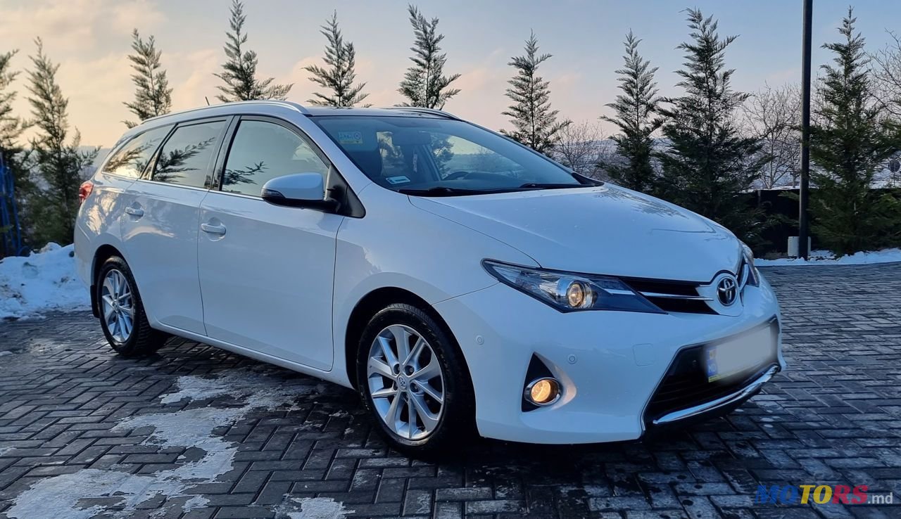 2013' Toyota Auris photo #5