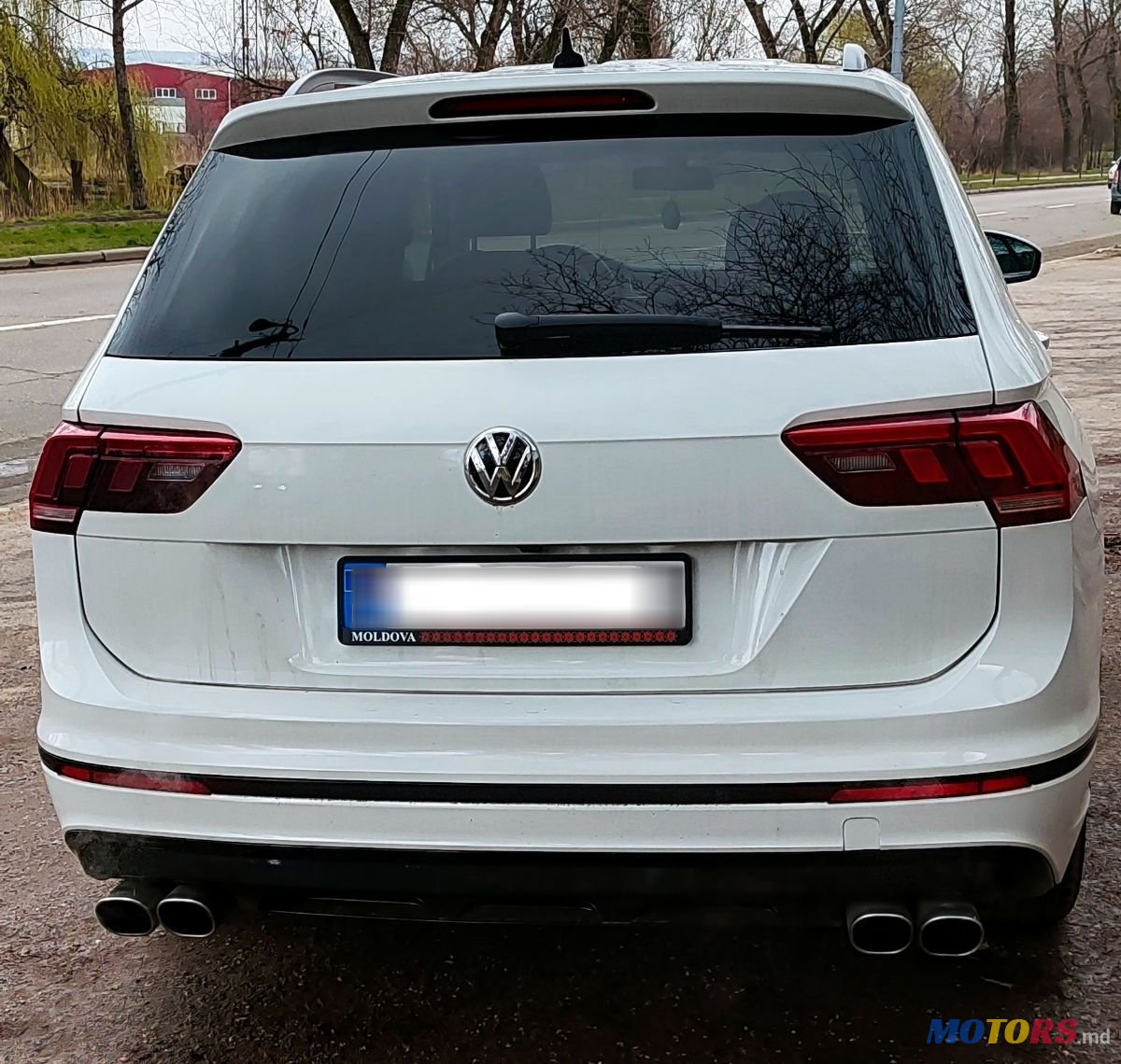 2017' Volkswagen Tiguan photo #2