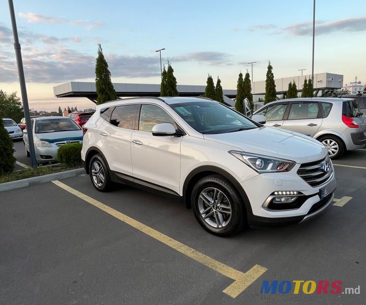 2017' Hyundai Santa Fe photo #2