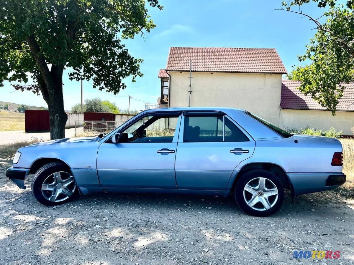 1993' Mercedes-Benz E-Class photo #4