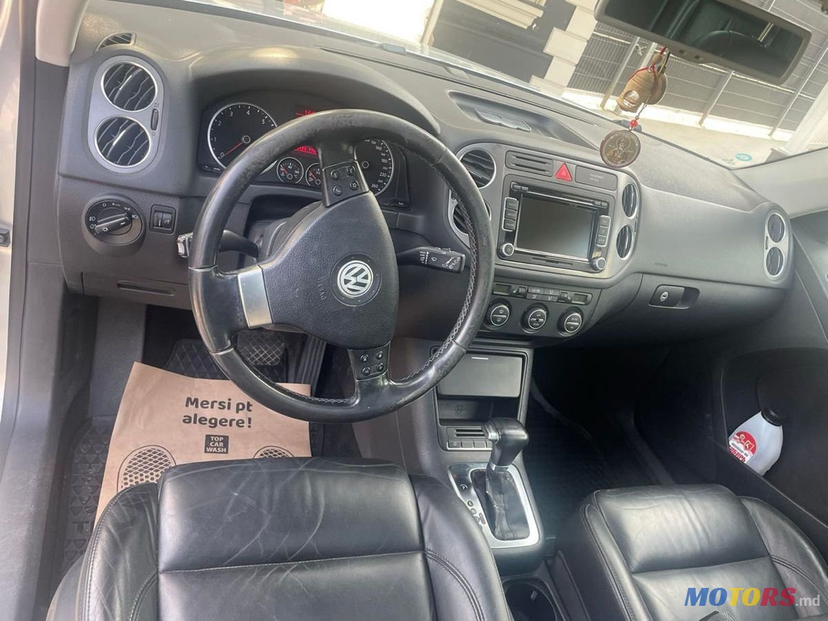 2009' Volkswagen Tiguan photo #2