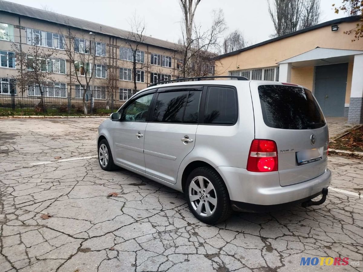 2004' Volkswagen Touran photo #6
