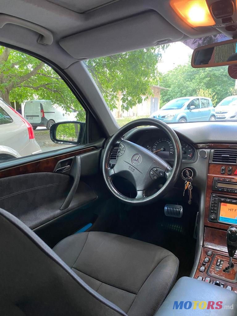 2001' Mercedes-Benz E Класс photo #1