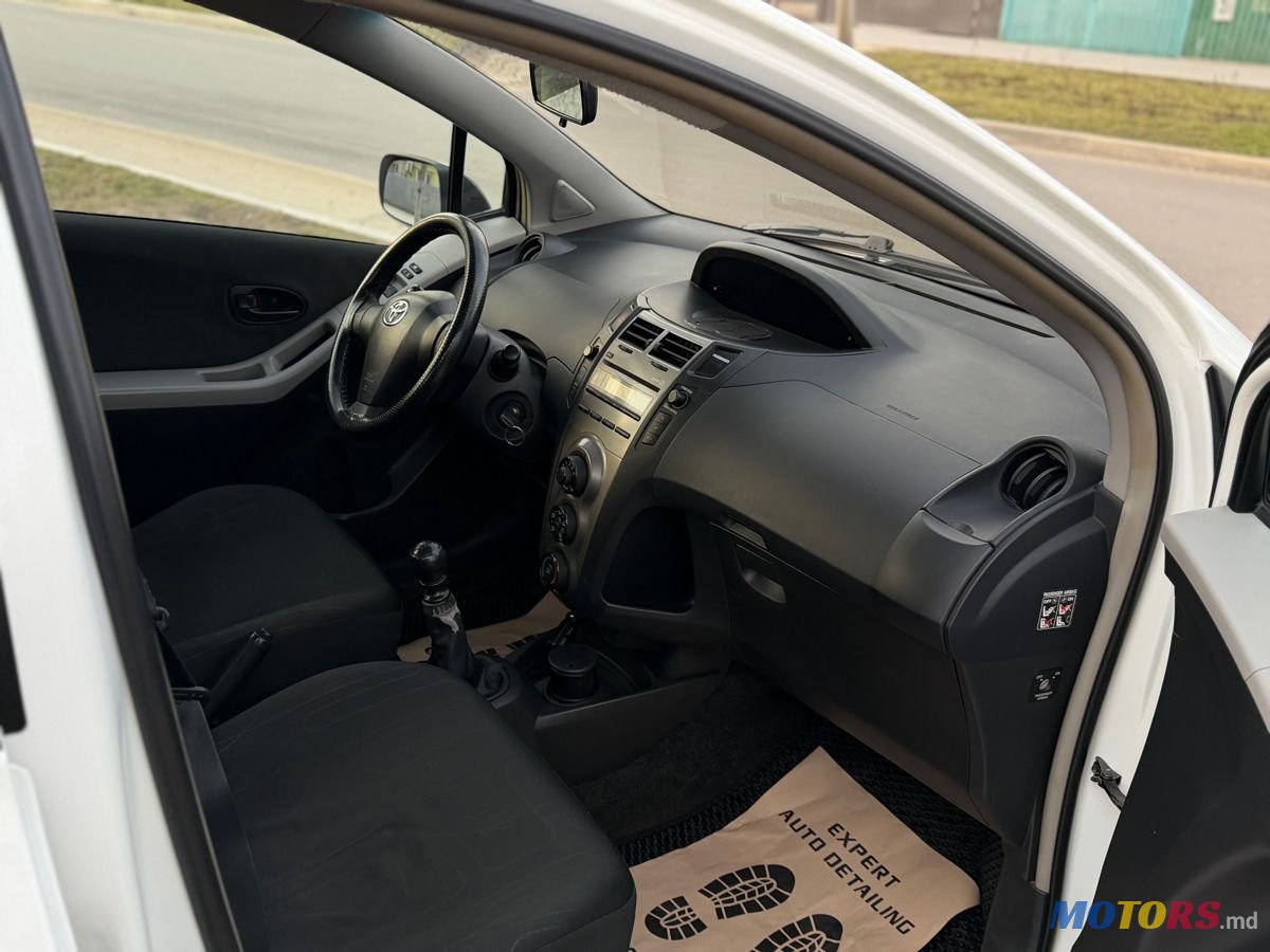 2010' Toyota Yaris photo #4