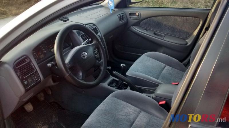 2000' Toyota Avensis photo #7
