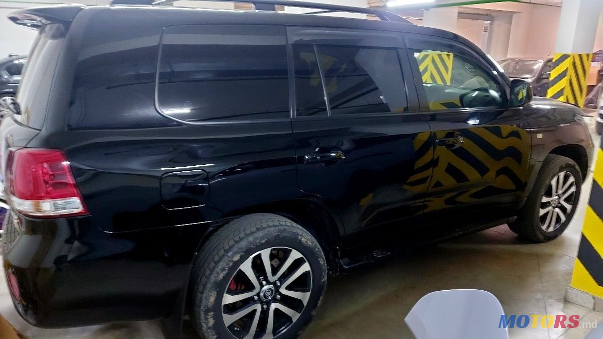 2010' Toyota Land Cruiser photo #5