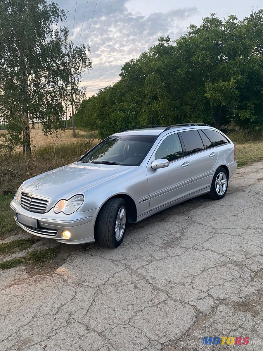 2004' Mercedes-Benz C Класс photo #2