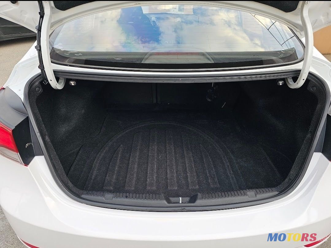 2014' Hyundai Elantra photo #6