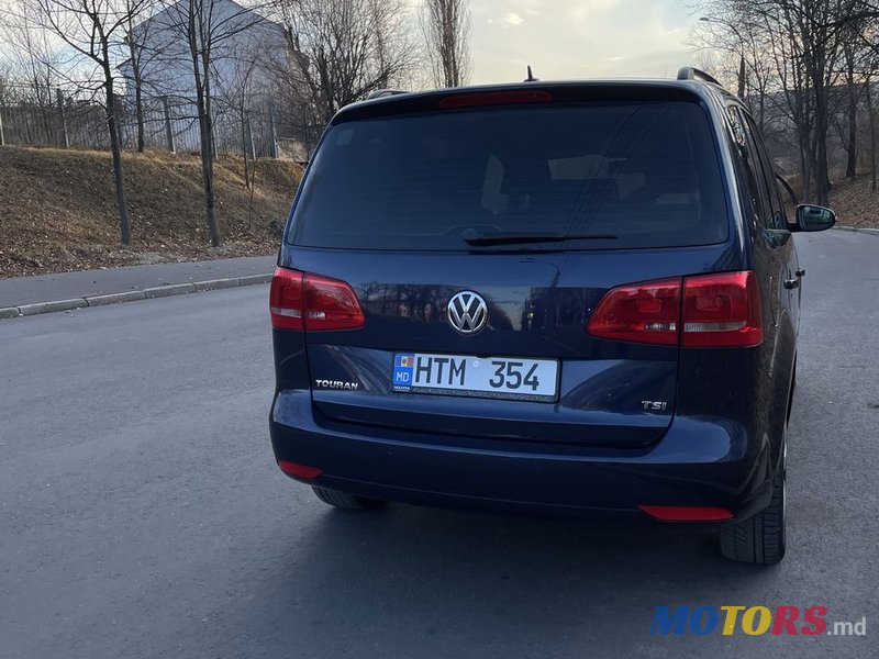 2014' Volkswagen Touran photo #3