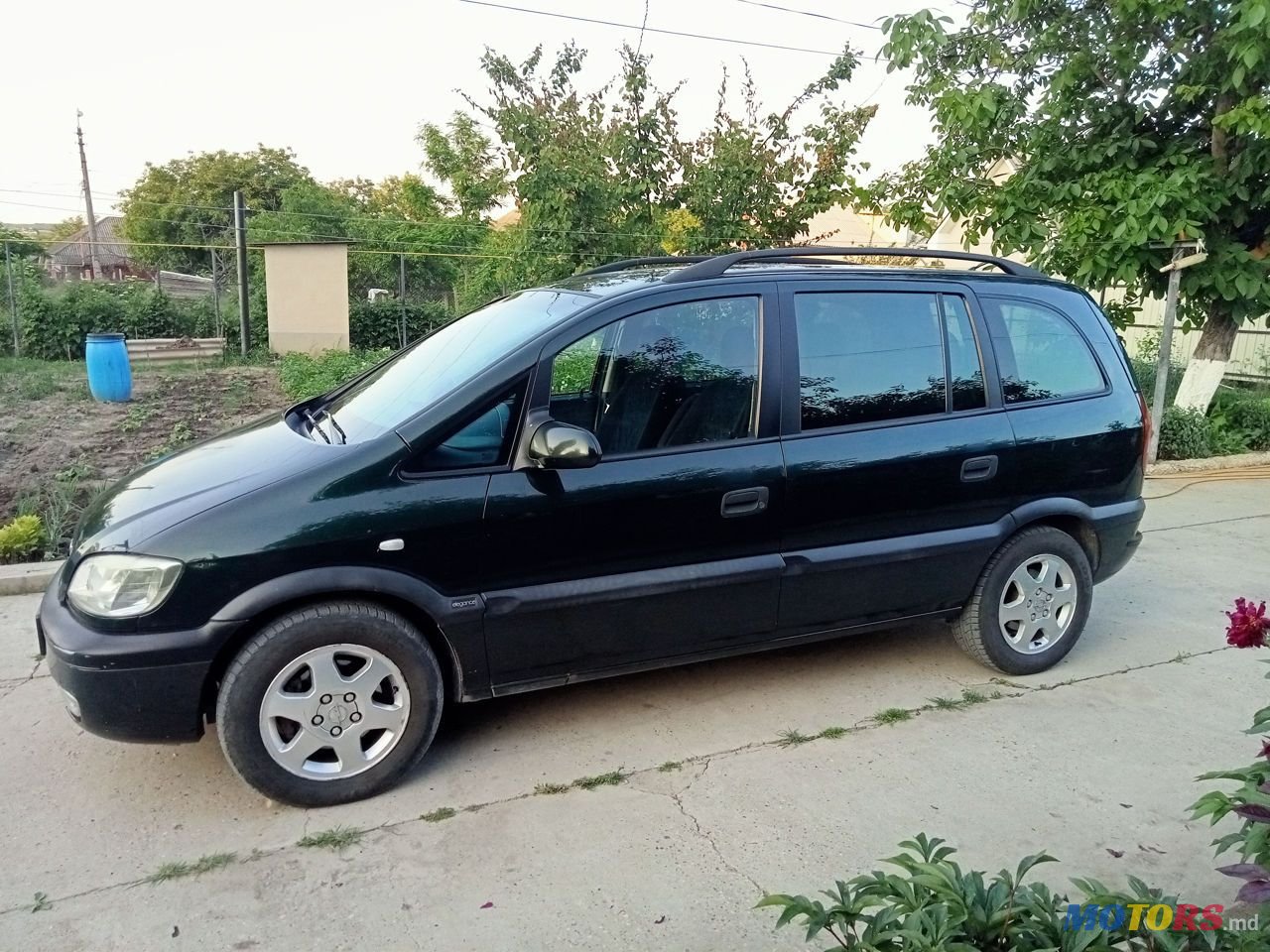 2001' Opel Zafira photo #1
