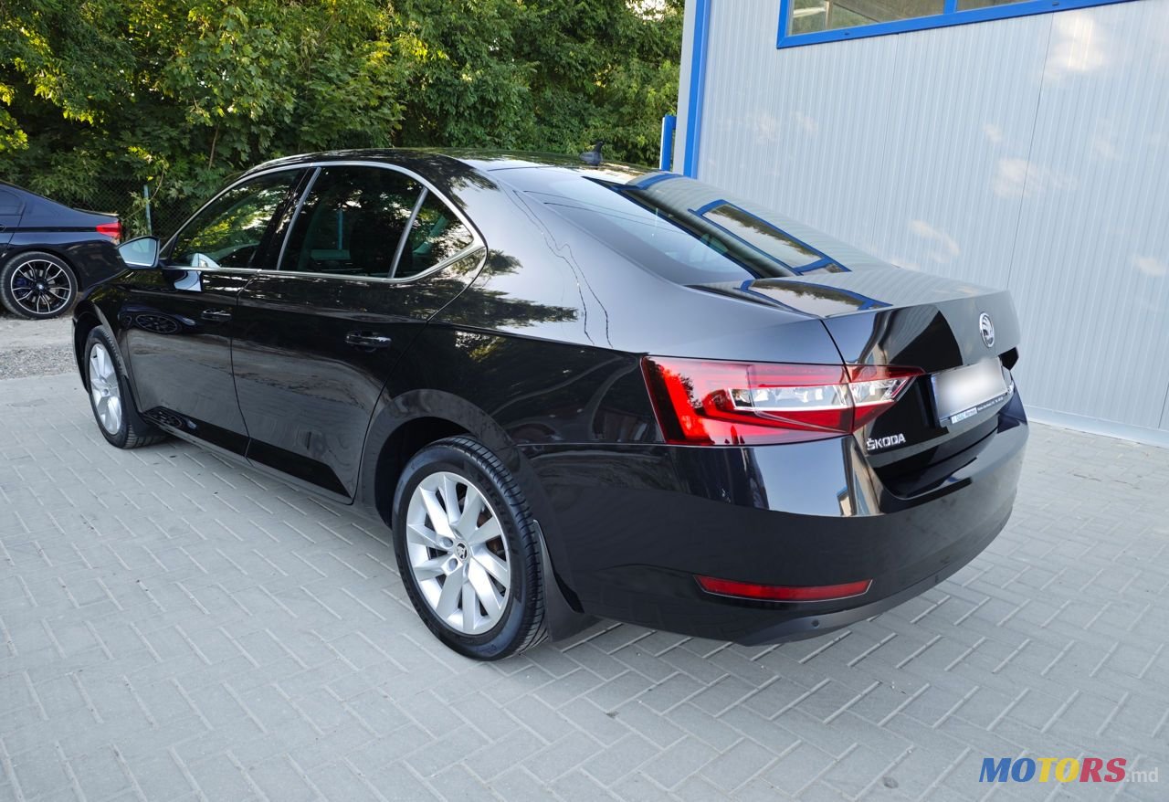 2016' Skoda Superb photo #3