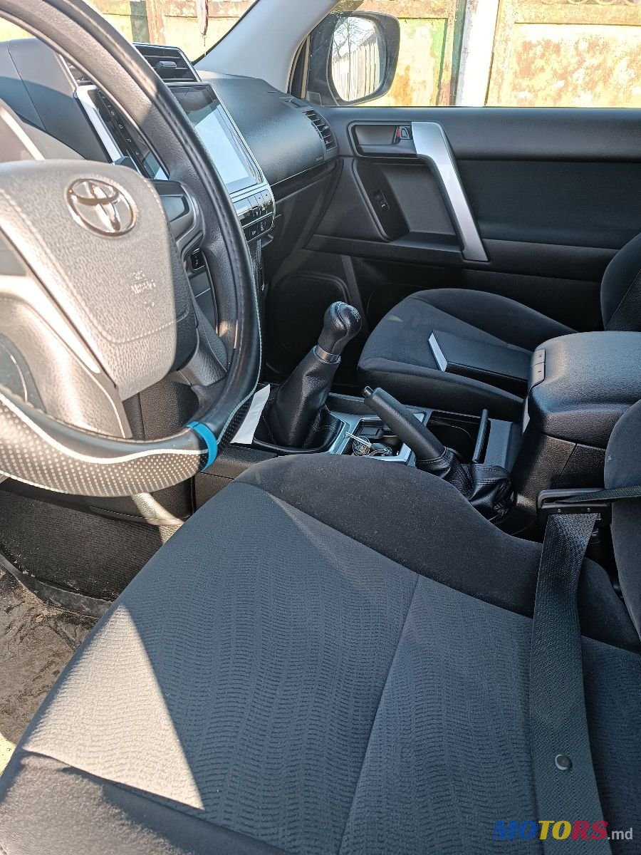 2020' Toyota Land Cruiser Prado photo #5