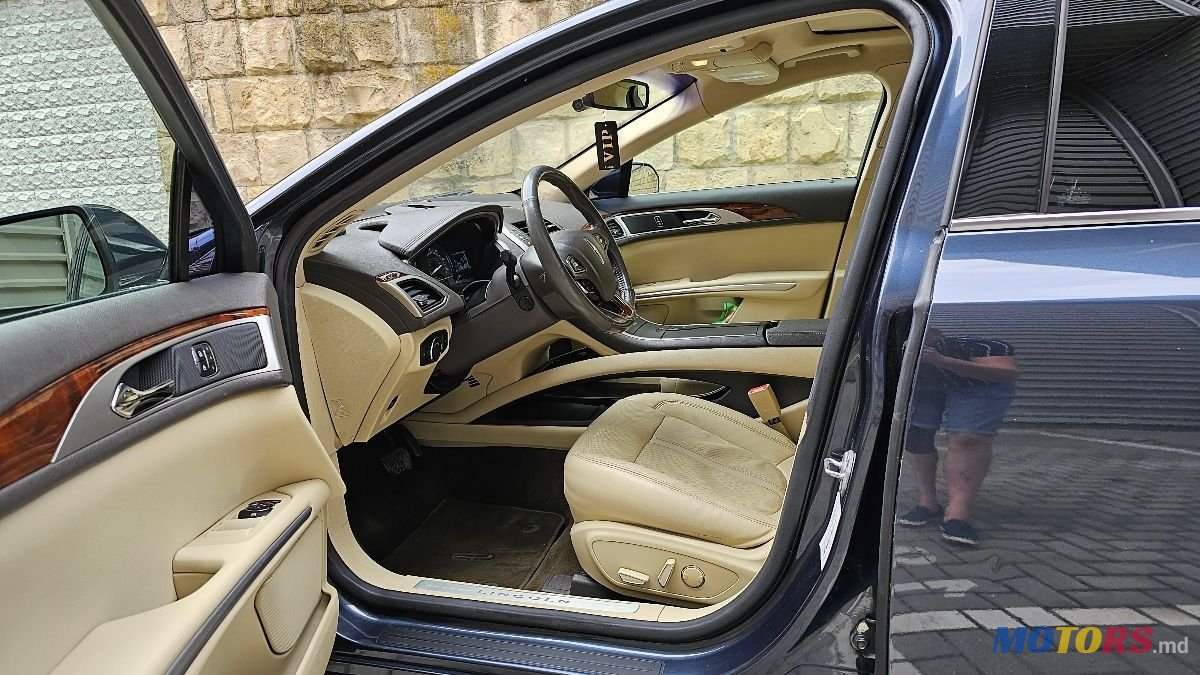2014' Lincoln MKZ photo #5