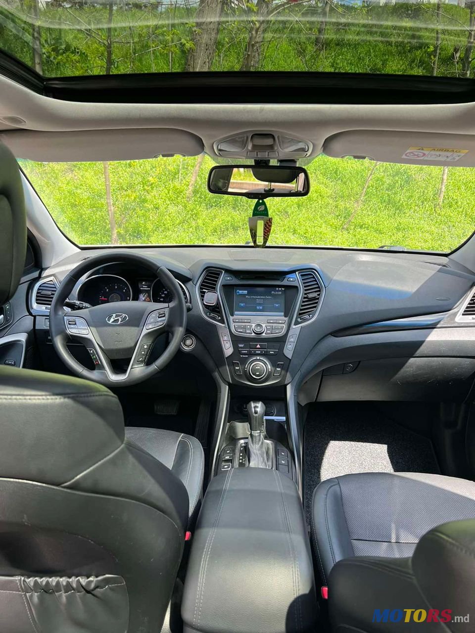 2015' Hyundai Santa Fe photo #5