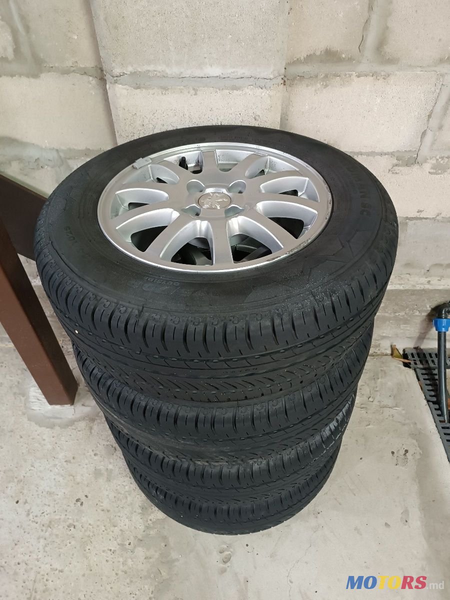 2015' Peugeot Partner photo #5