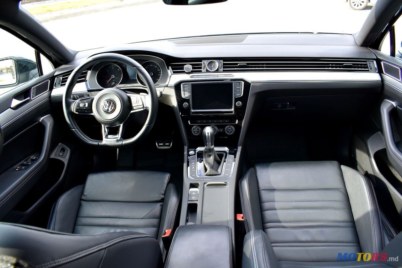 2016' Volkswagen Passat photo #6