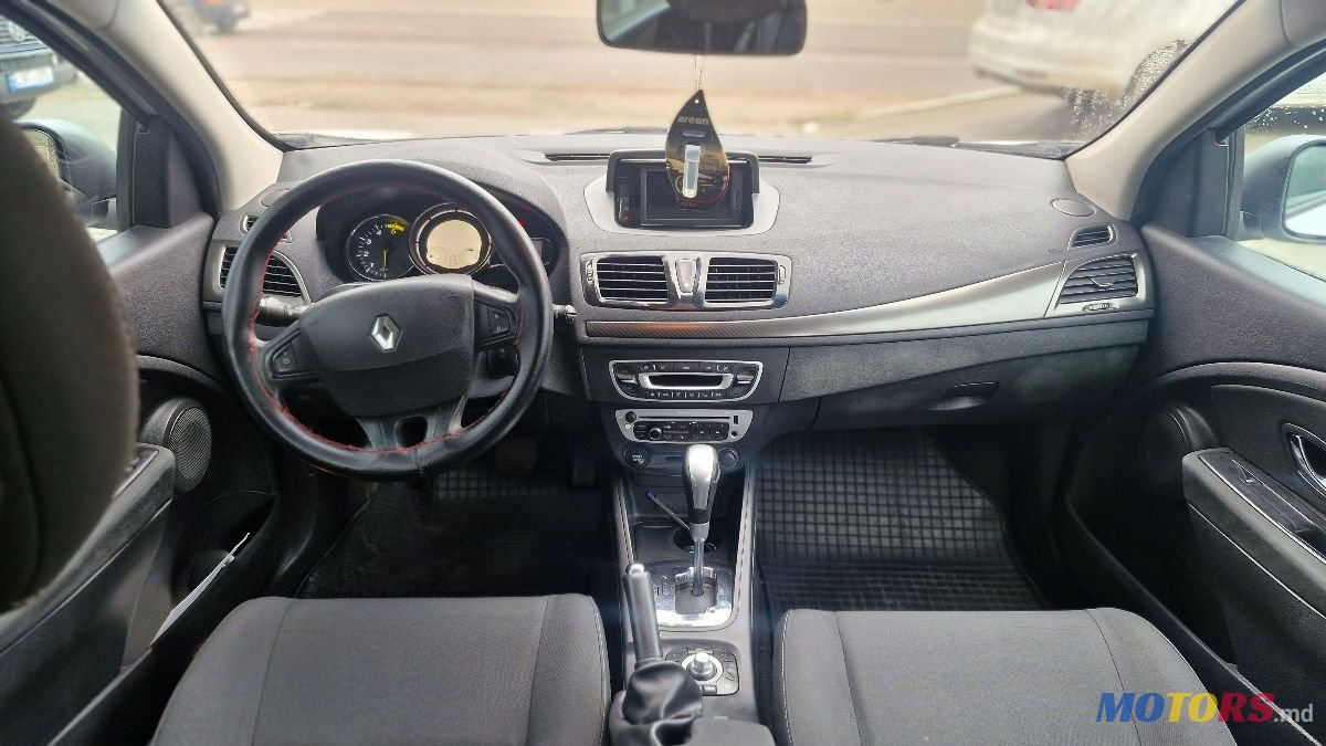 2012' Renault Megane photo #2
