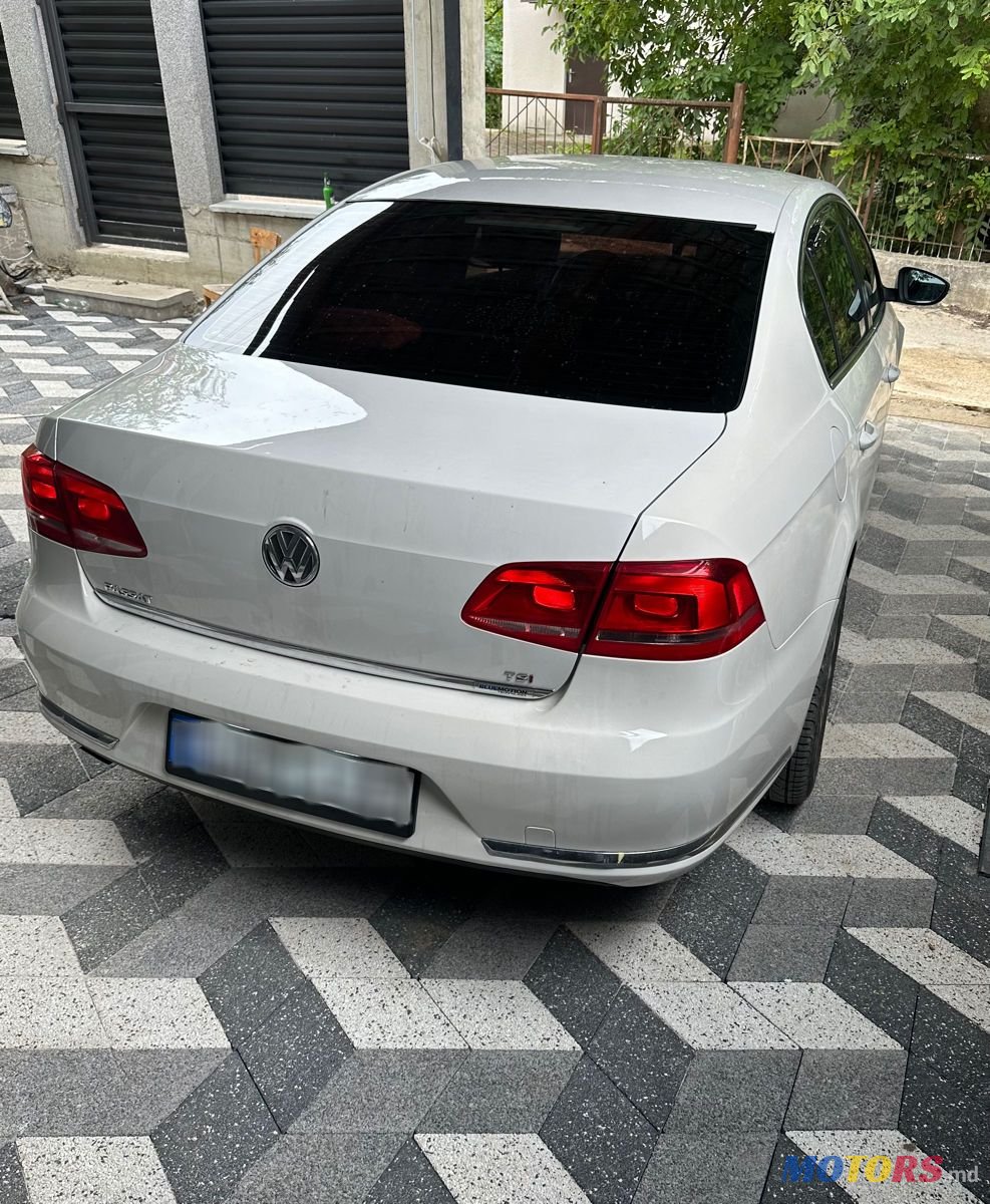 2012' Volkswagen Passat photo #4