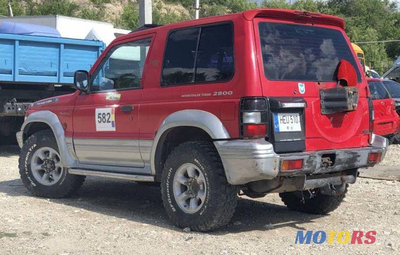 1998' Mitsubishi Pajero photo #2