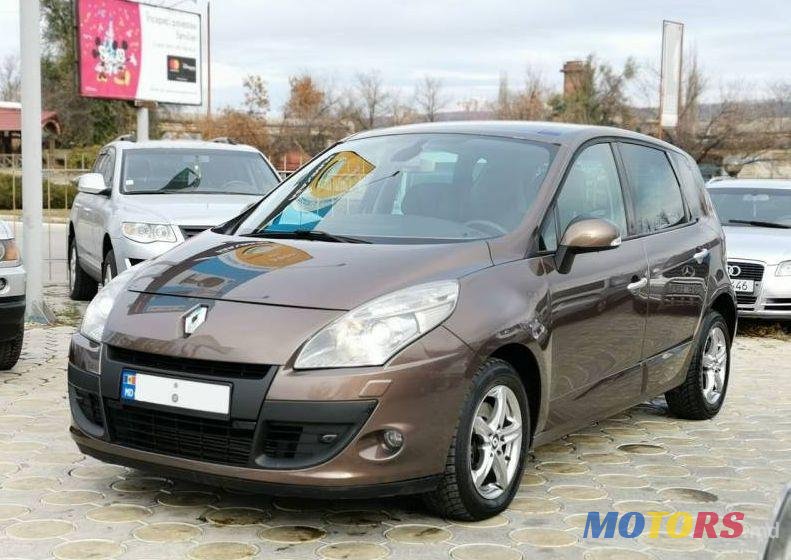 2010' Renault Scenic photo #1