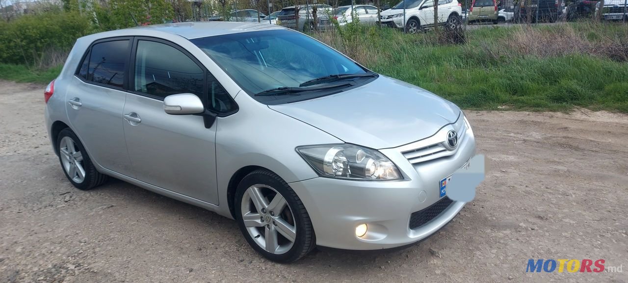 2011' Toyota Auris photo #3