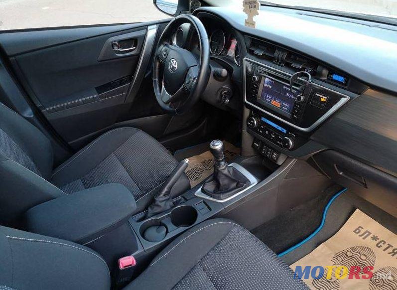 2013' Toyota Auris photo #1