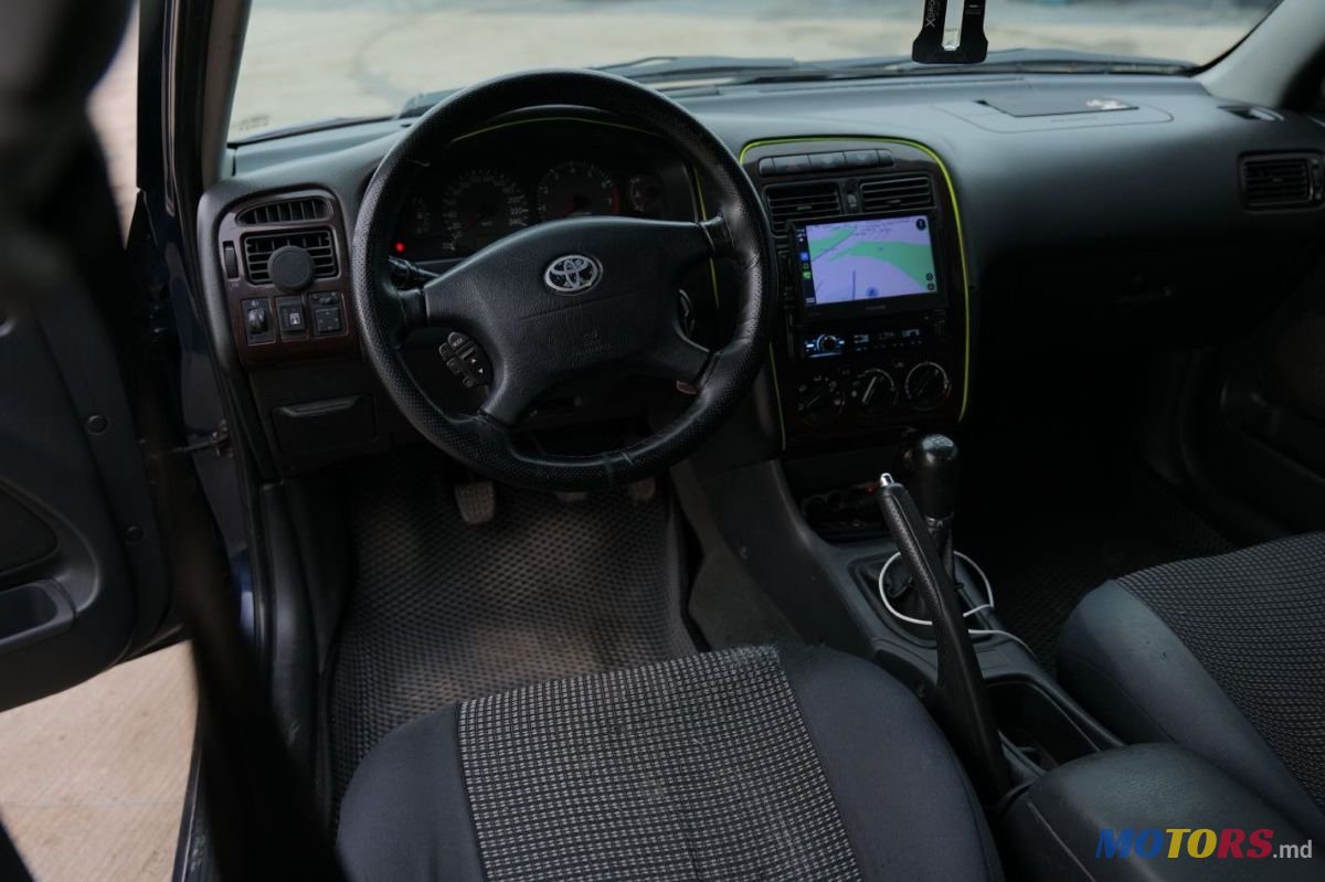 2002' Toyota Avensis photo #6