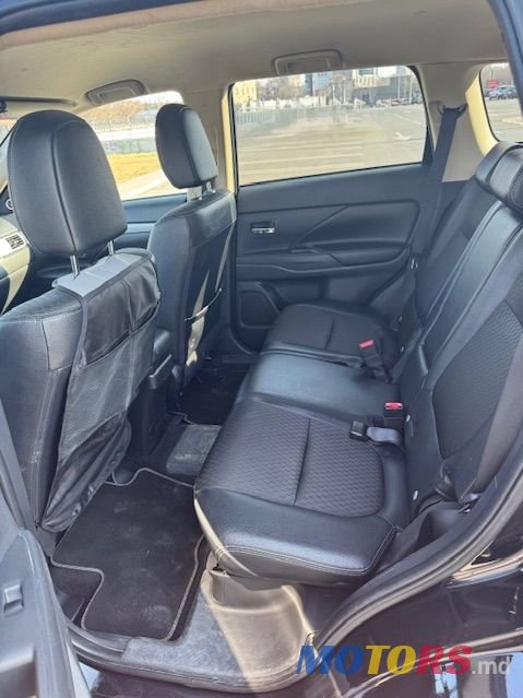 2014' Mitsubishi Outlander photo #6