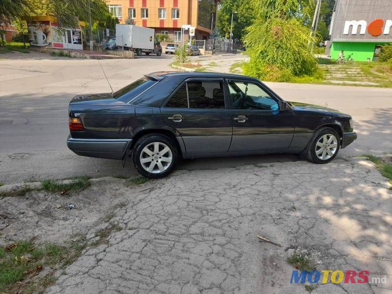 1995' Mercedes-Benz 124 photo #1