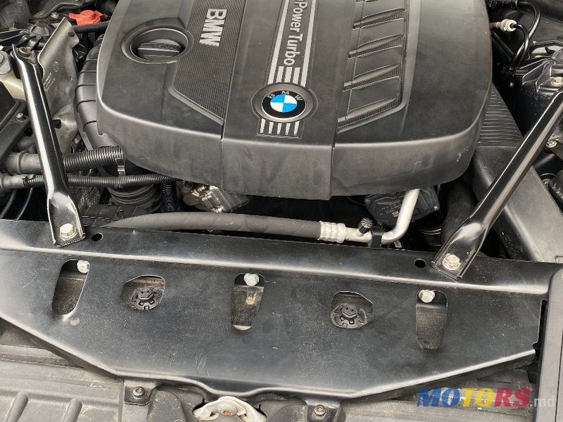 2011' BMW 5 Series photo #3