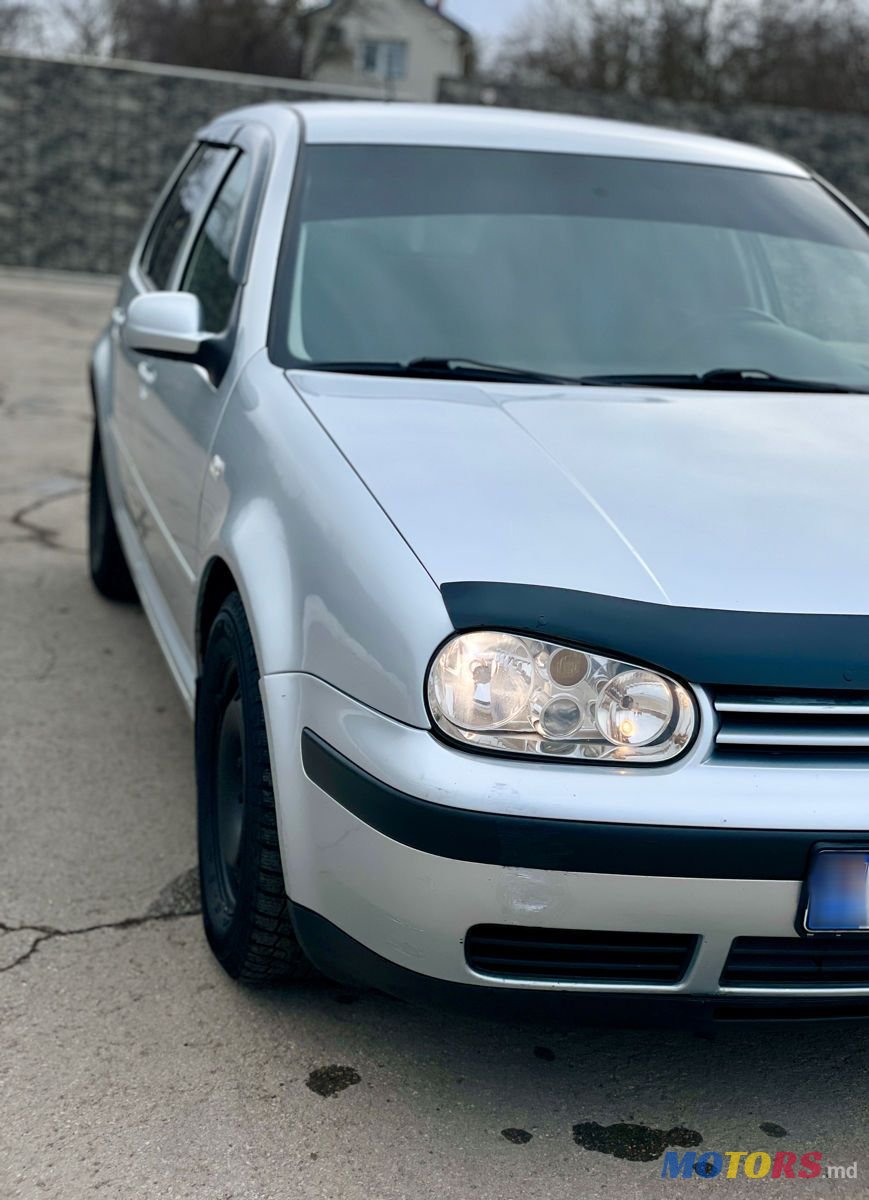 2002' Volkswagen Golf photo #2
