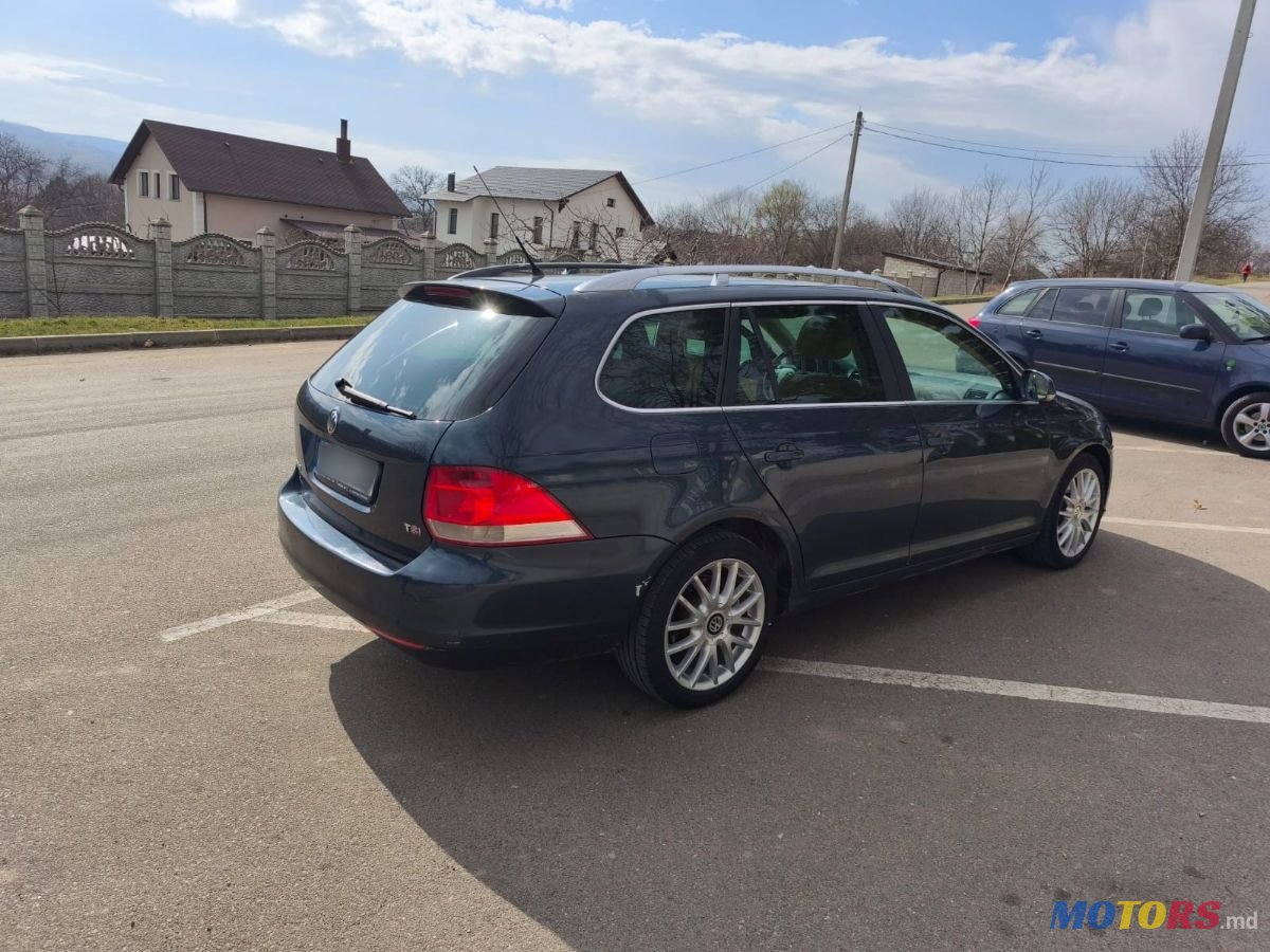 2008' Volkswagen Golf photo #4