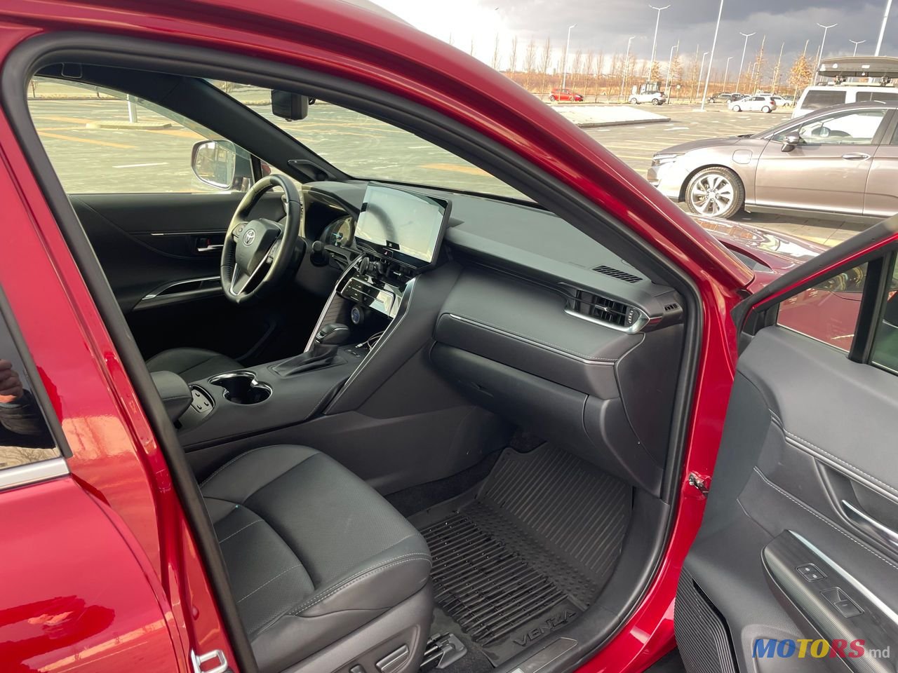 2022' Toyota Venza photo #5