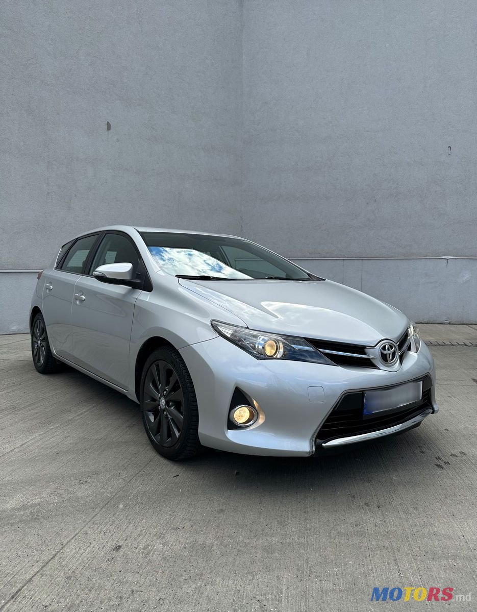 2014' Toyota Auris photo #3