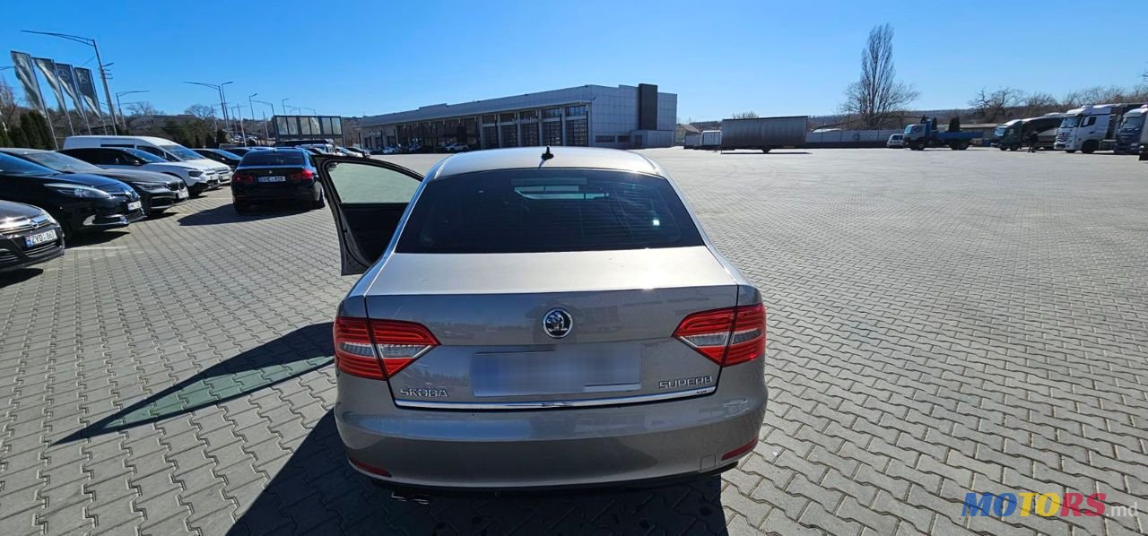 2014' Skoda Superb photo #4
