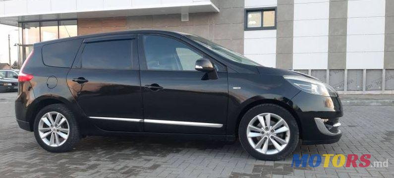 2012' Renault Grand Scenic photo #1