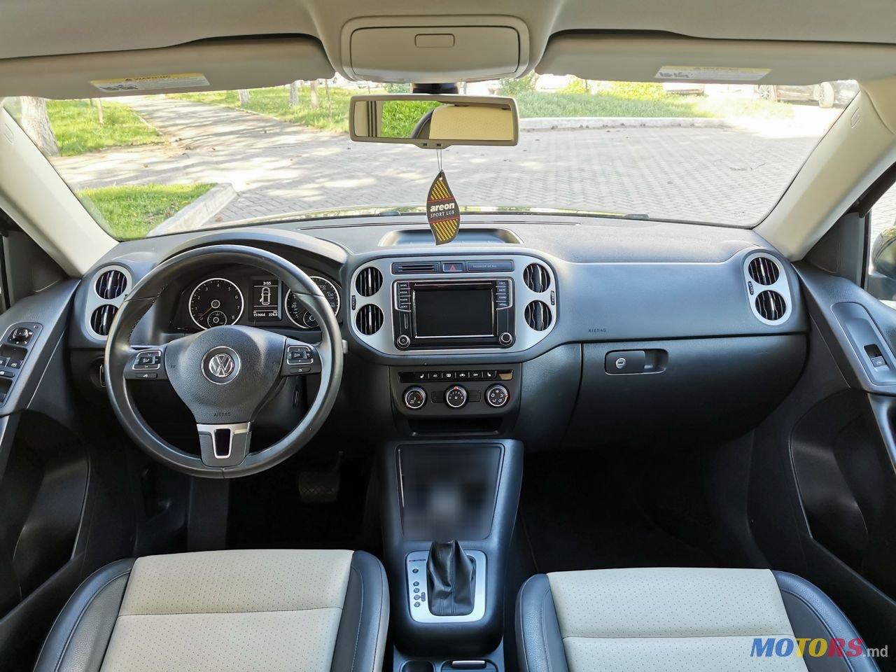 2016' Volkswagen Tiguan photo #5