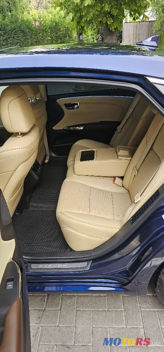 2013' Toyota Avalon photo #5