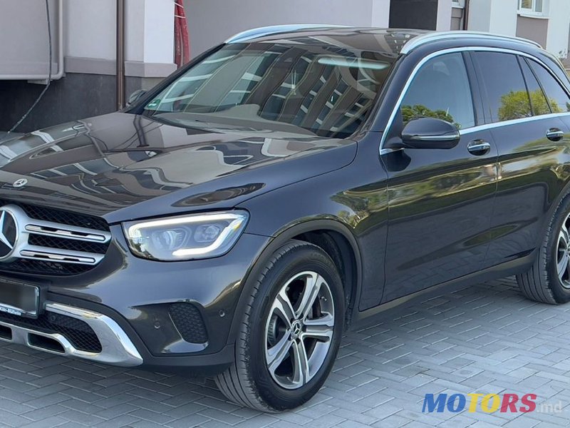 2021' Mercedes-Benz GLC photo #3