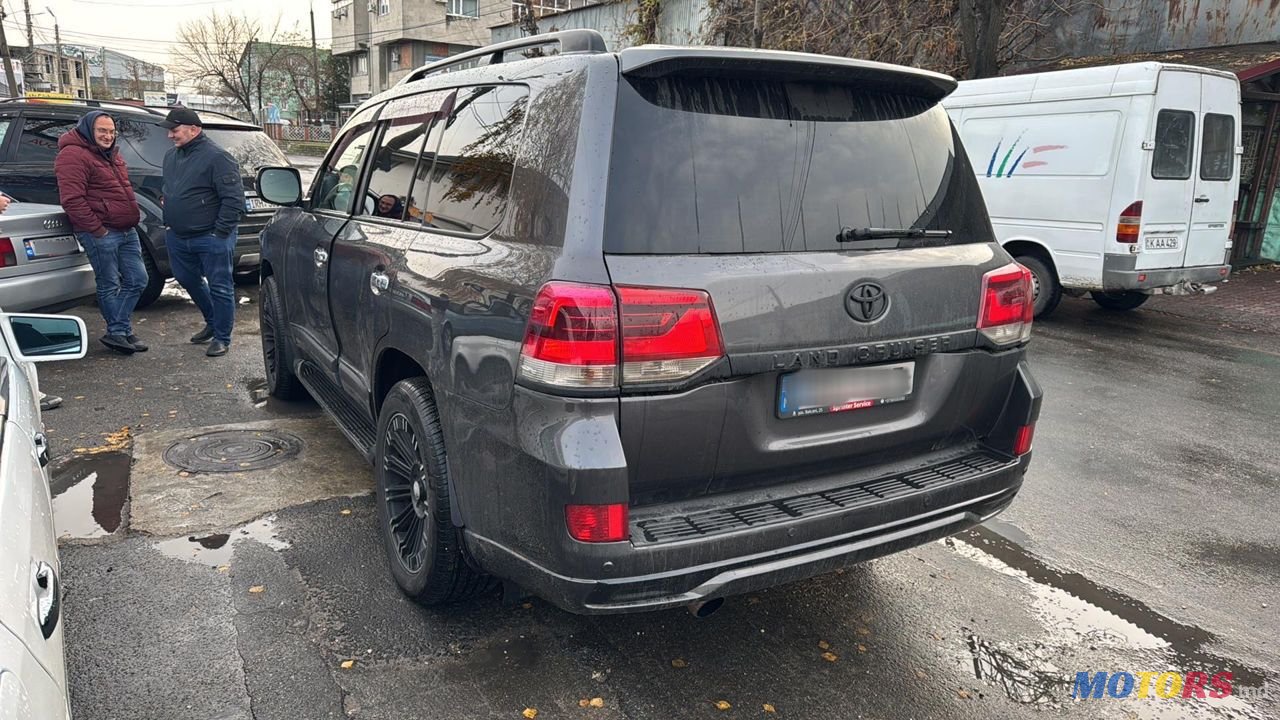 2012' Toyota Land Cruiser photo #3