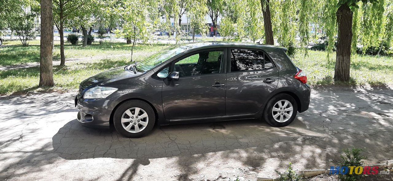 2013' Toyota Auris photo #5