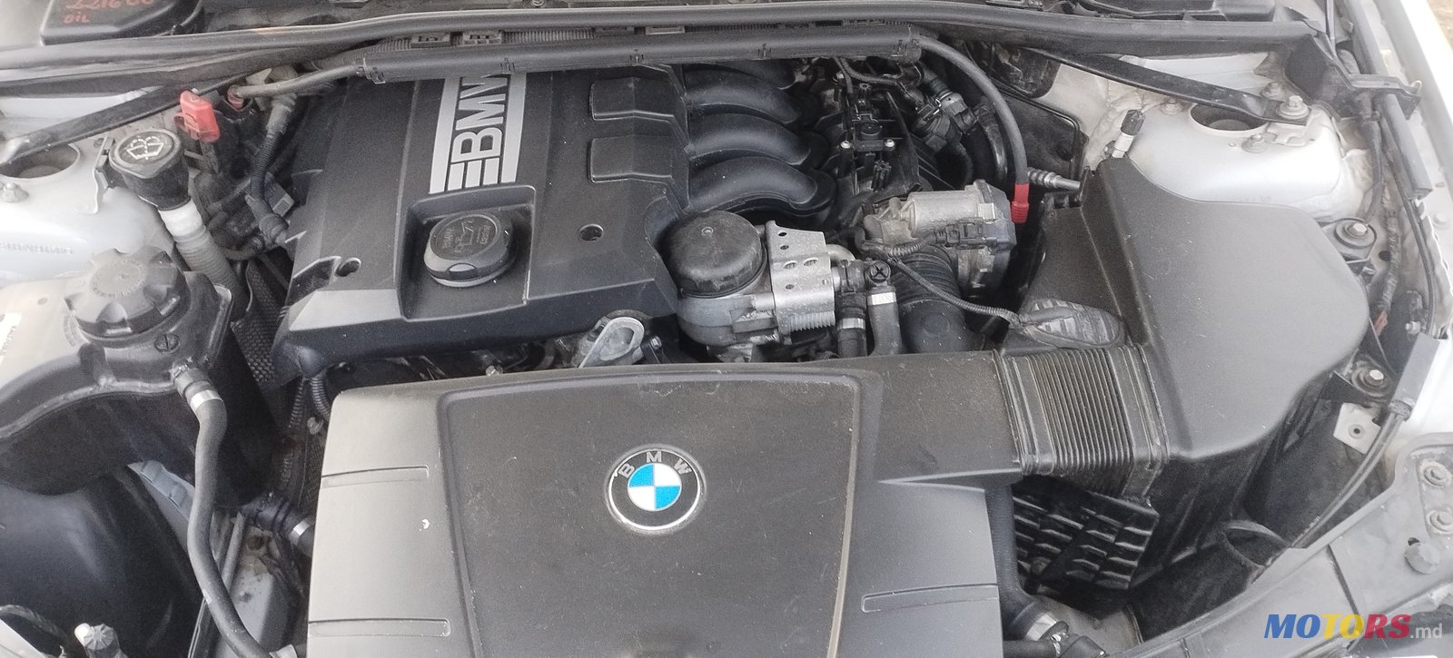 2008' BMW 3 Series 318 photo #5